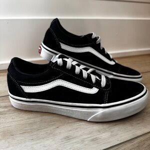 Vans Youth Size 4 Shoes Classic Ward Black and White Lace Up Low Top Sneakers